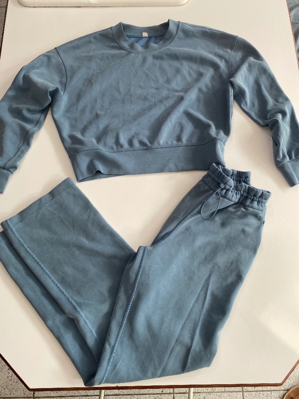Alo yoga soft blue 2 pc set size 2 top bottoms size 6 adjustable waist